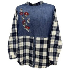 Montanaco Women’s Plaid Button-Down Shirt in Navy and White Size